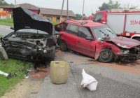 Wypadek w Jankowicach - 25.05.2015 r., godz. 16.25. Zderzenie ciężarowego volvo i opla astry oraz audi a3. (fot. PSP Pszczyna)