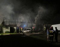 foto:PSP P-na, pożar stodoły w Rudołtowicach, w nocy, z 7-8 czerwca 2015 roku.