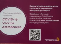 Na zdjęciu ulotka potwierdzająca przyjęcie pierwszej dawki szczepionki AstraZeneca. Pora dzienna.